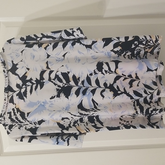 Karl Lagerfeld Floral & Leaf Print Short  Sleeve Top - Picture 6 of 9